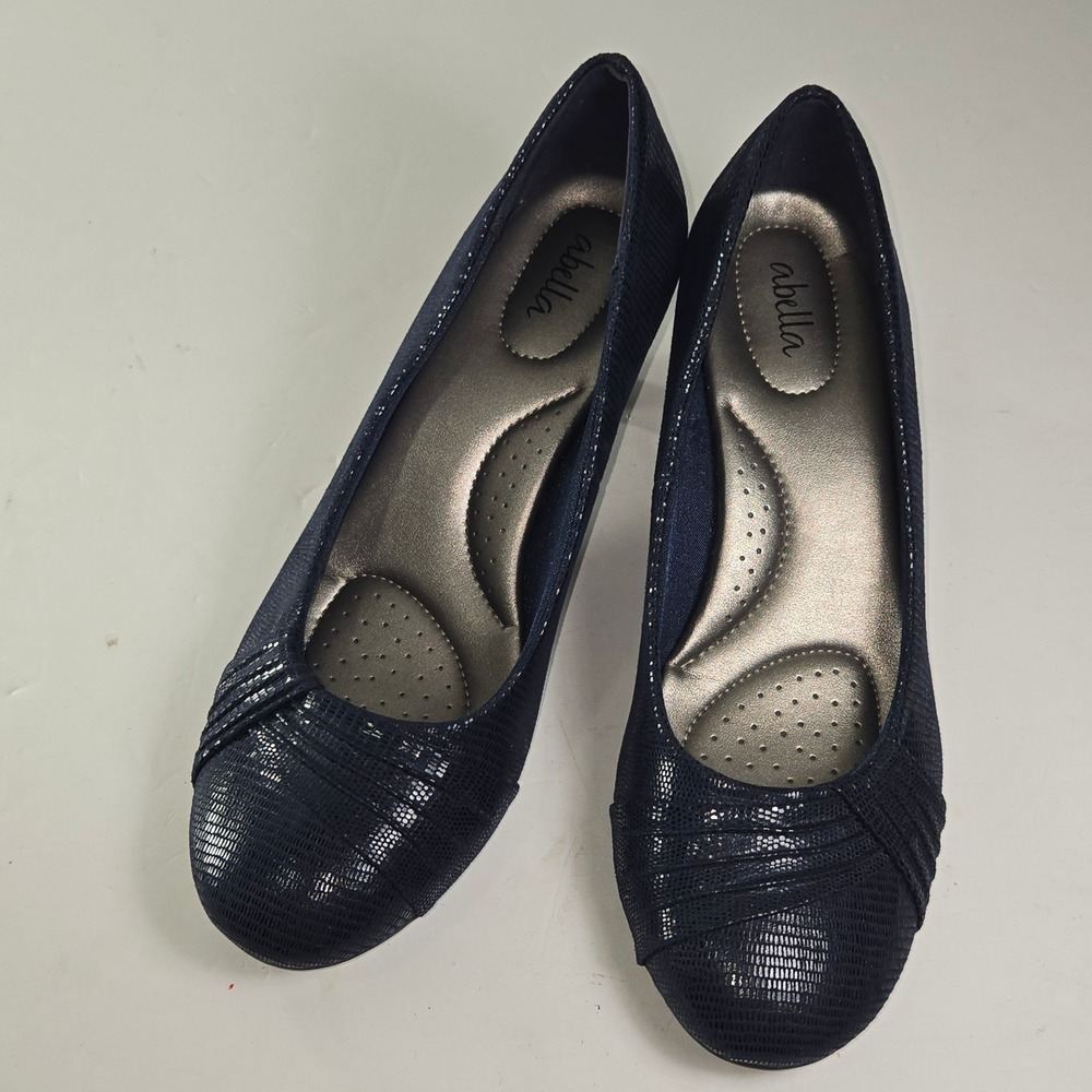 Abella Women Navy Blue Textured Comfort‎ Low Heel Pumps Shoes Size 8
